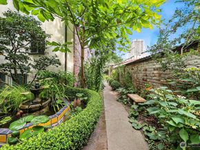1106 NE 42nd Street 19, Seattle WA 98105