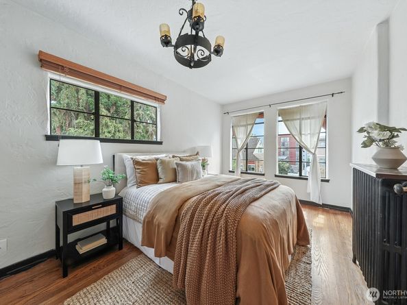 1106 NE 42nd Street 19, Seattle WA 98105