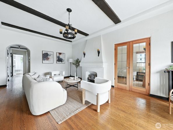 1106 NE 42nd Street 19, Seattle WA 98105