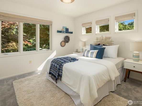 7250 92nd Avenue SE, Mercer Island WA 98040