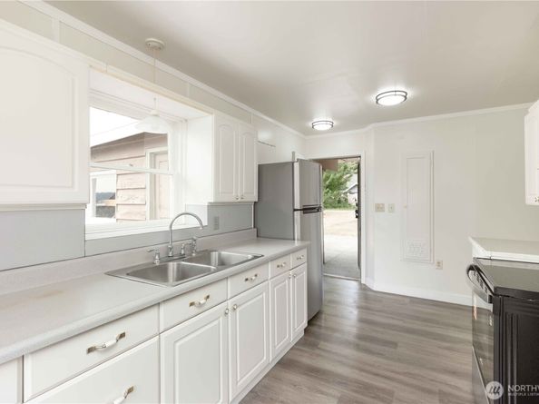 302 S Hartford Avenue, Bremerton WA 98312
