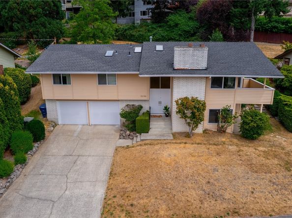 2230 137th Place SE, Bellevue WA 98005