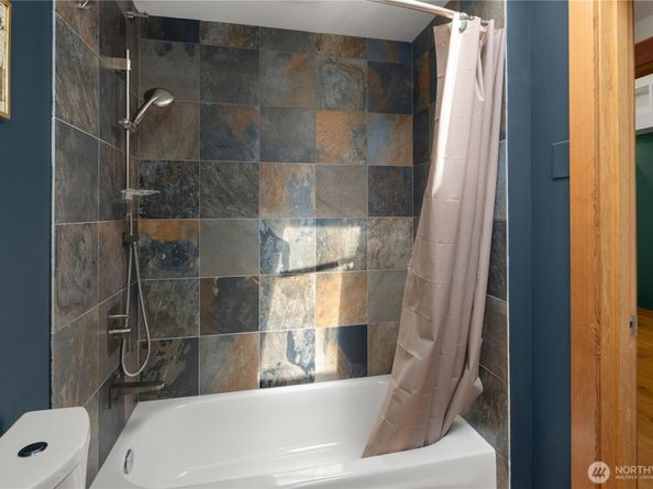 3658 Dayton Avenue N 401, Seattle WA 98103
