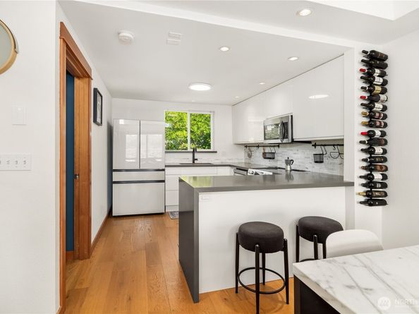 3658 Dayton Avenue N 401, Seattle WA 98103