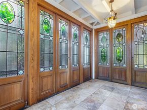 1220 10th Avenue E, Seattle WA 98102