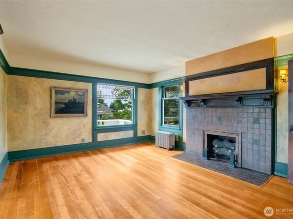 1220 10th Avenue E, Seattle WA 98102