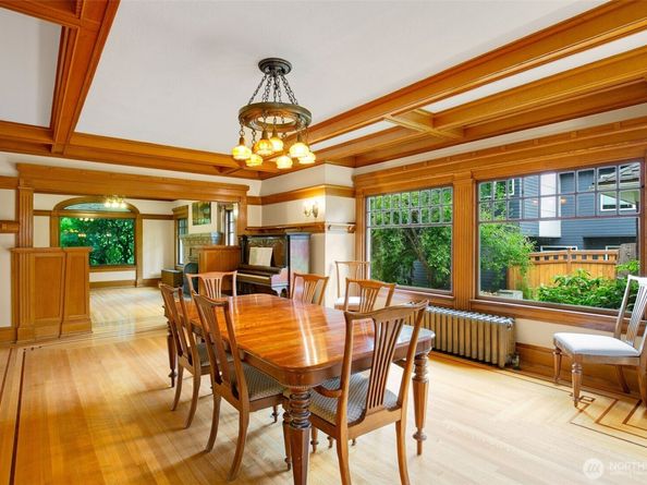 1220 10th Avenue E, Seattle WA 98102