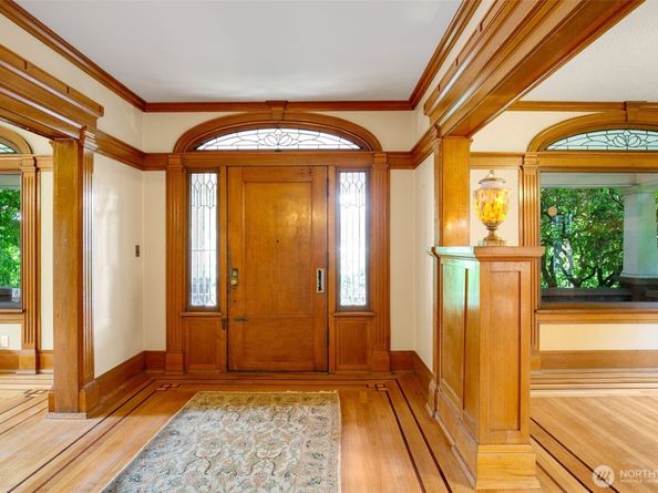 1220 10th Avenue E, Seattle WA 98102