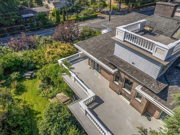 1220 10th Avenue E, Seattle WA 98102