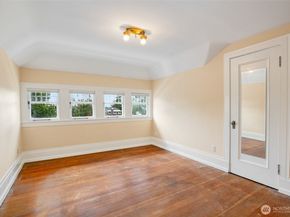1220 10th Avenue E, Seattle WA 98102