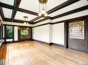 1220 10th Avenue E, Seattle WA 98102