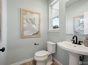 3966 McCormick Village Drive, Bremerton WA 98312