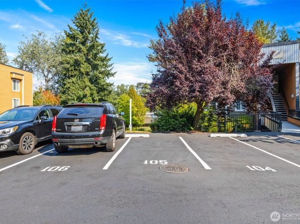 732 Kirkland Circle D102, Kirkland WA 98033