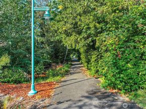 732 Kirkland Circle D102, Kirkland WA 98033