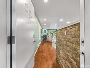 732 Kirkland Circle D102, Kirkland WA 98033