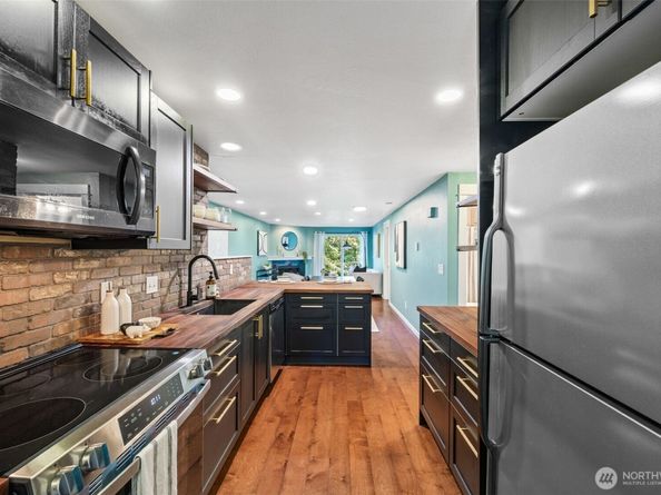 732 Kirkland Circle D102, Kirkland WA 98033