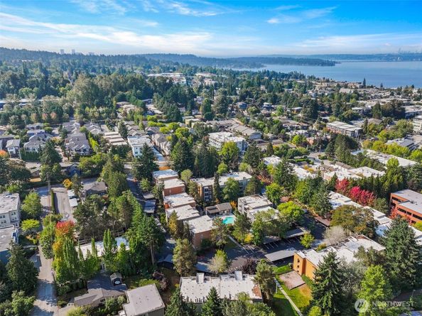 732 Kirkland Circle D102, Kirkland WA 98033