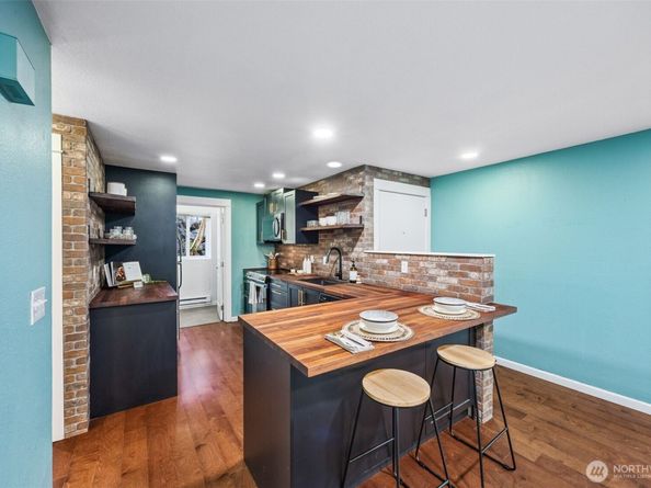 732 Kirkland Circle D102, Kirkland WA 98033
