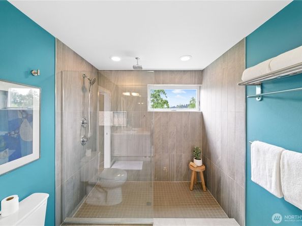 3807 Ashworth Avenue N, Seattle WA 98103