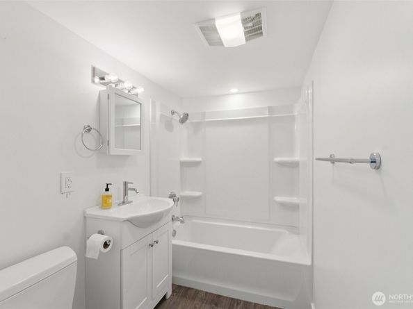 3810 NE 155th Street, Lake Forest Park WA 98155
