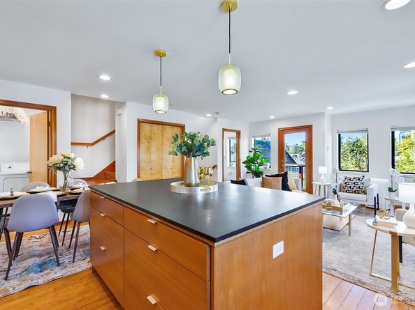 421 23rd Avenue B, Seattle WA 98122
