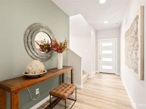 216 NE Shadowhawk Lane, Bremerton WA 98311