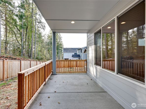 216 NE Shadowhawk Lane, Bremerton WA 98311