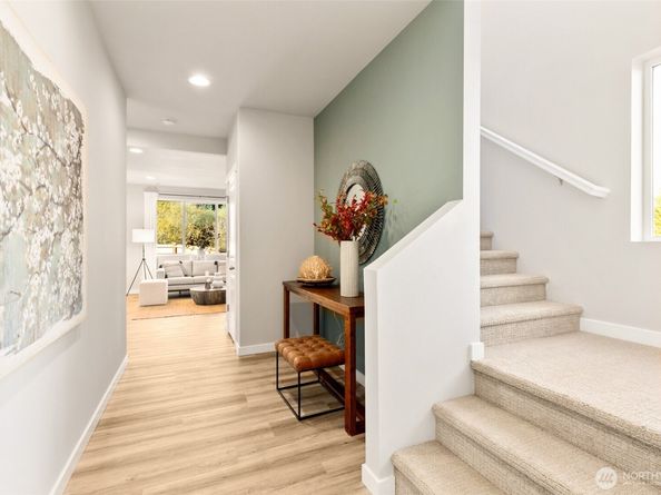 216 NE Shadowhawk Lane, Bremerton WA 98311