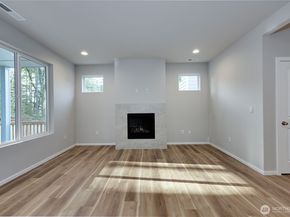 216 NE Shadowhawk Lane, Bremerton WA 98311