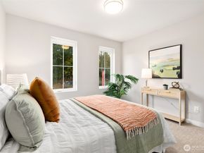 216 NE Shadowhawk Lane, Bremerton WA 98311