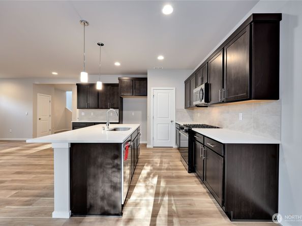 216 NE Shadowhawk Lane, Bremerton WA 98311