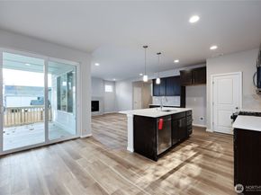 216 NE Shadowhawk Lane, Bremerton WA 98311