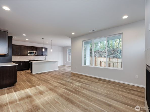 216 NE Shadowhawk Lane, Bremerton WA 98311