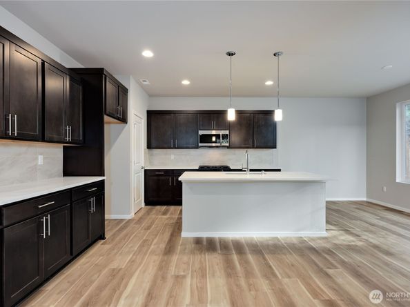 216 NE Shadowhawk Lane, Bremerton WA 98311