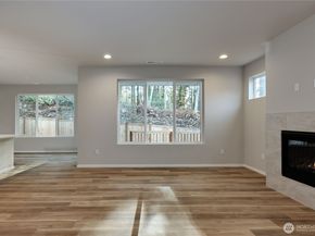 216 NE Shadowhawk Lane, Bremerton WA 98311