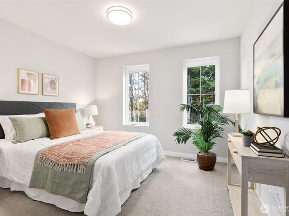 216 NE Shadowhawk Lane, Bremerton WA 98311