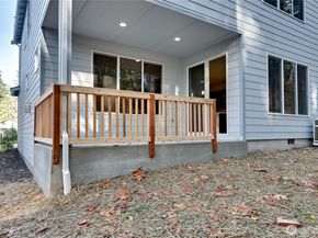 216 NE Shadowhawk Lane, Bremerton WA 98311