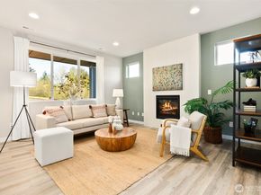 154 NE Shadowhawk Lane, Bremerton WA 98311