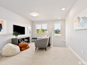 154 NE Shadowhawk Lane, Bremerton WA 98311