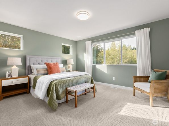 154 NE Shadowhawk Lane, Bremerton WA 98311