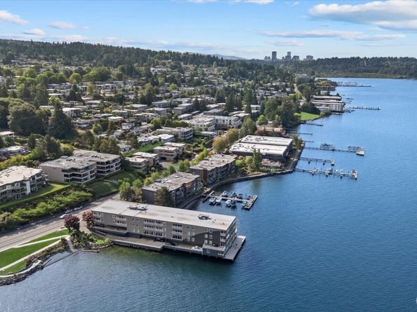 733 Lake Street S 202, Kirkland WA 98033