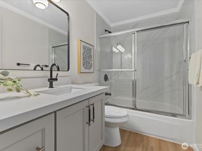 733 Lake Street S 202, Kirkland WA 98033