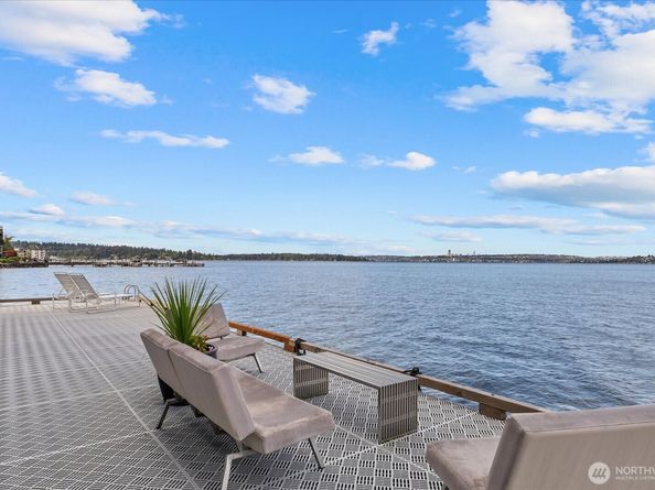 733 Lake Street S 202, Kirkland WA 98033