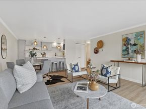 733 Lake Street S 202, Kirkland WA 98033