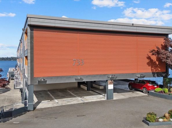 733 Lake Street S 202, Kirkland WA 98033