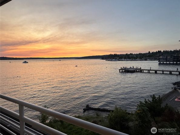 733 Lake Street S 202, Kirkland WA 98033
