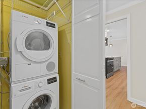 733 Lake Street S 202, Kirkland WA 98033
