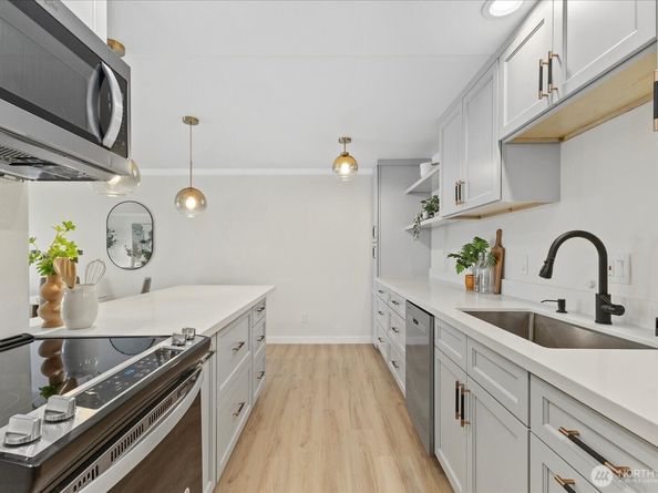733 Lake Street S 202, Kirkland WA 98033