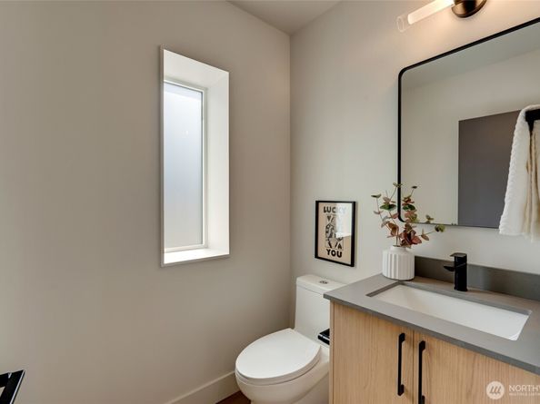 5427 25th Avenue SW, Seattle WA 98106