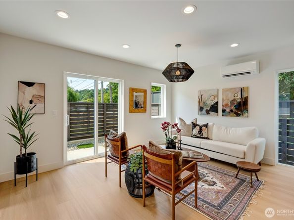 5427 25th Avenue SW, Seattle WA 98106